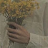 тея что-то пишет