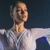 девочка на танцполе