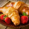 Тарелка с круасанами